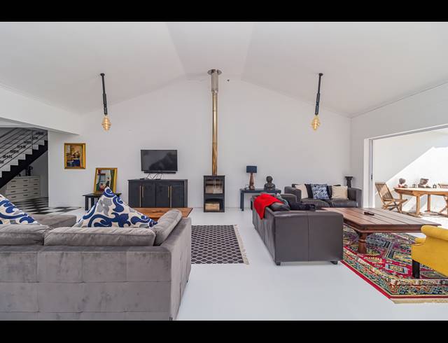 3 BEDROOM HOUSE FOR SALE IN GROTTO BAY